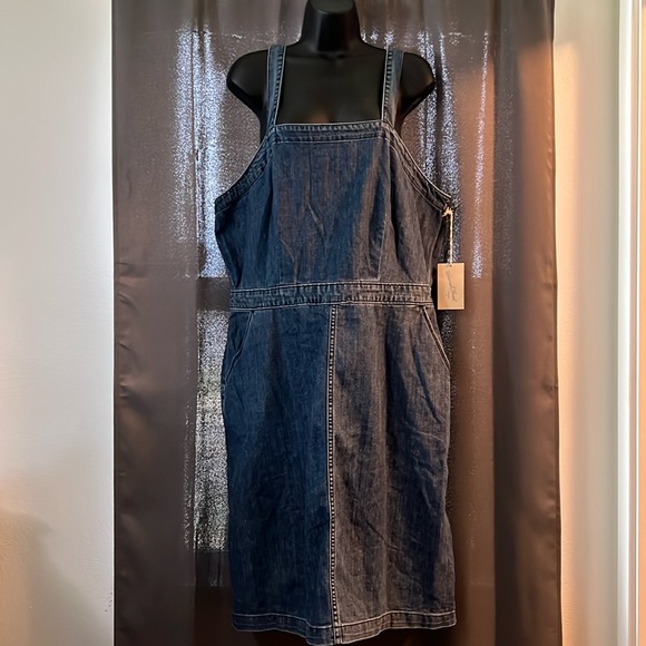 Universal Thread goods co. - Picture 1 of 5